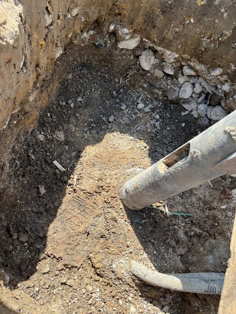 Fassadensanierung mit Gerüst und Natursteinmauerwerk